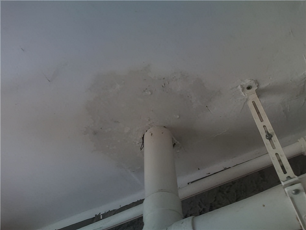 楼上漏水到了楼下怎么解决,楼上漏水到楼下最好的解决办法