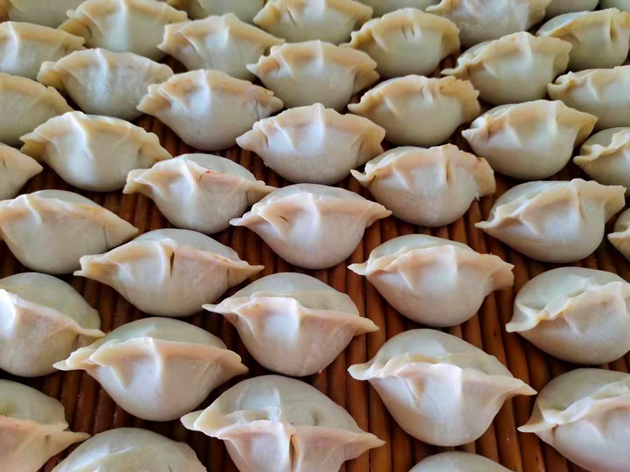 冰箱冻的饺子要不要洗一下再煮,冻饺子放一会再下锅吗