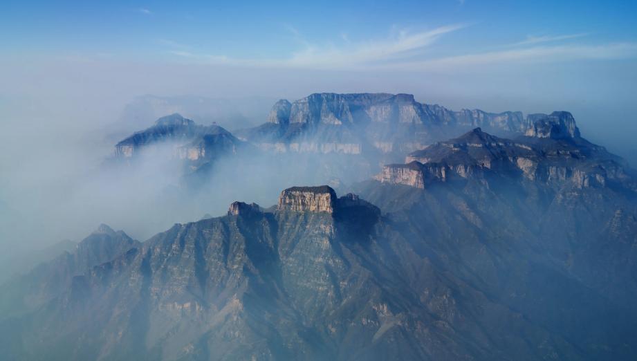 钟南山：明年上半年恢复疫情前状态/河南一地确定高三复学时间/河南发布新冠居家治疗中医药使用指导意见