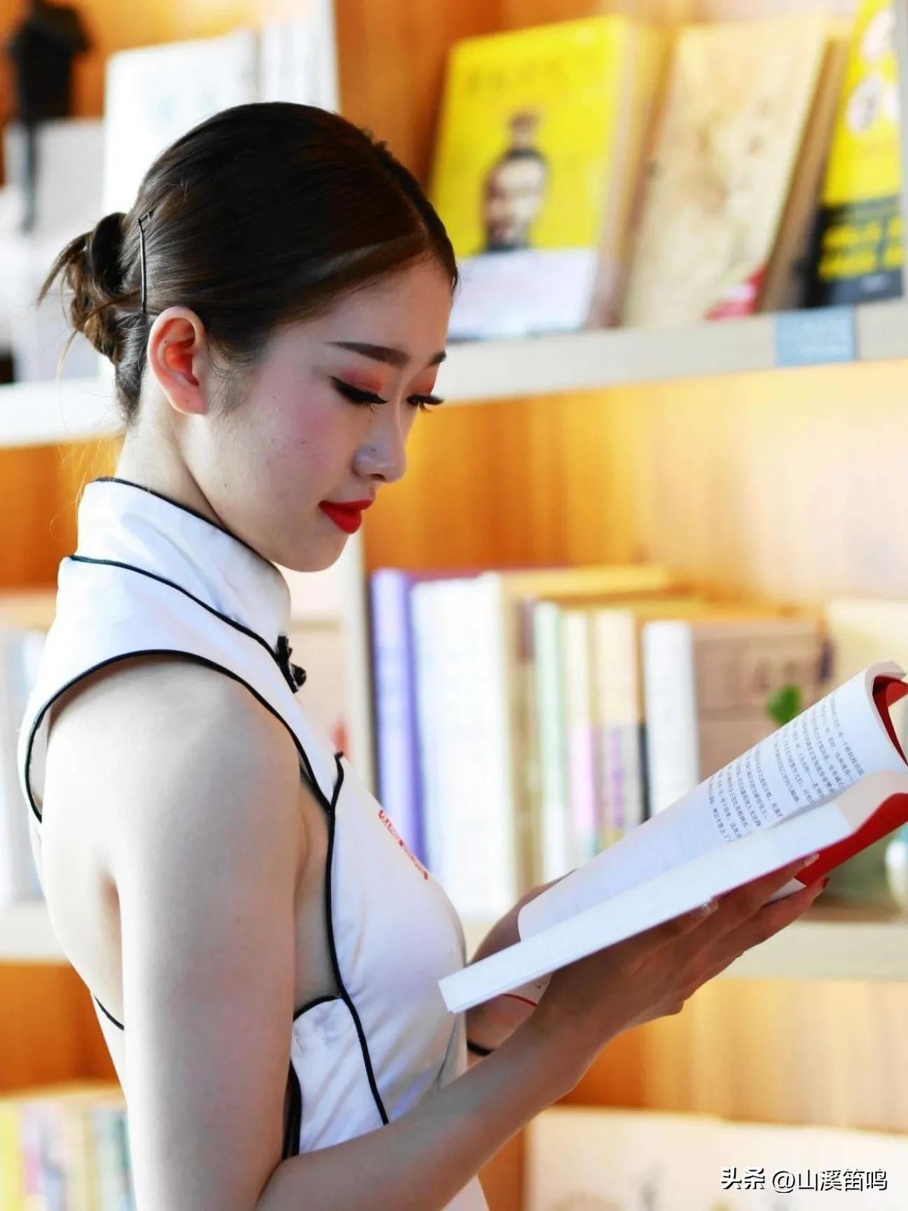 一卷好书在手，岁月含香