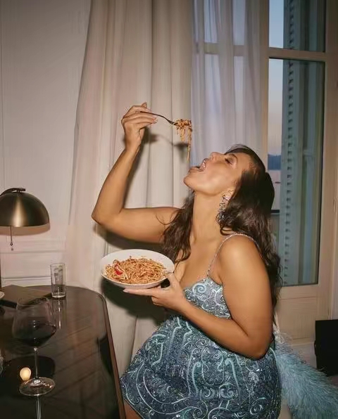 大码模特180斤却没有赘肉,180斤大码模特腰部无赘肉