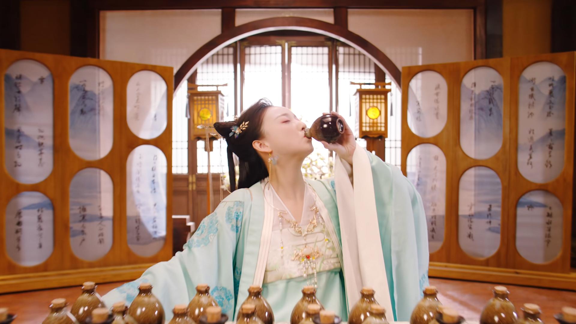 城主大人1：女子被迫穿男装当皇帝，成年后还被妃子追着要同房！