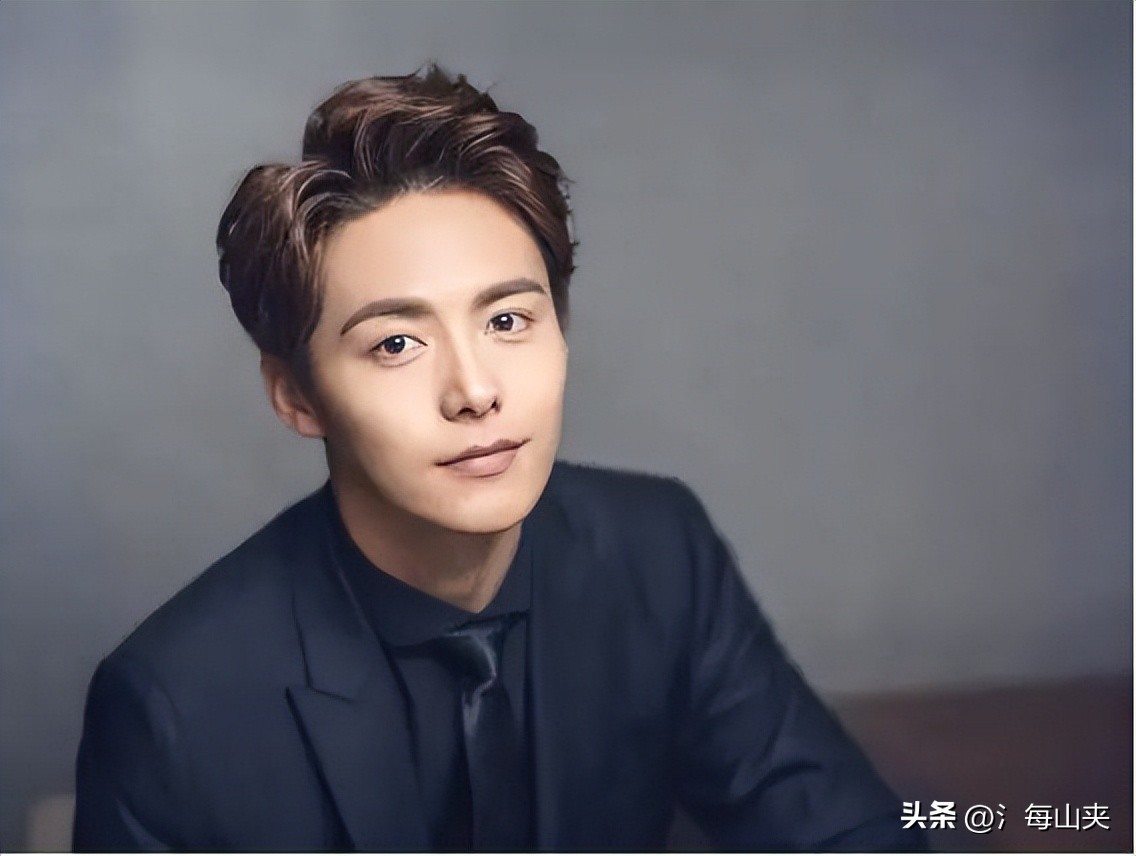 眼睛大像青蛙的男明星,哪个男明星眼睛最好看