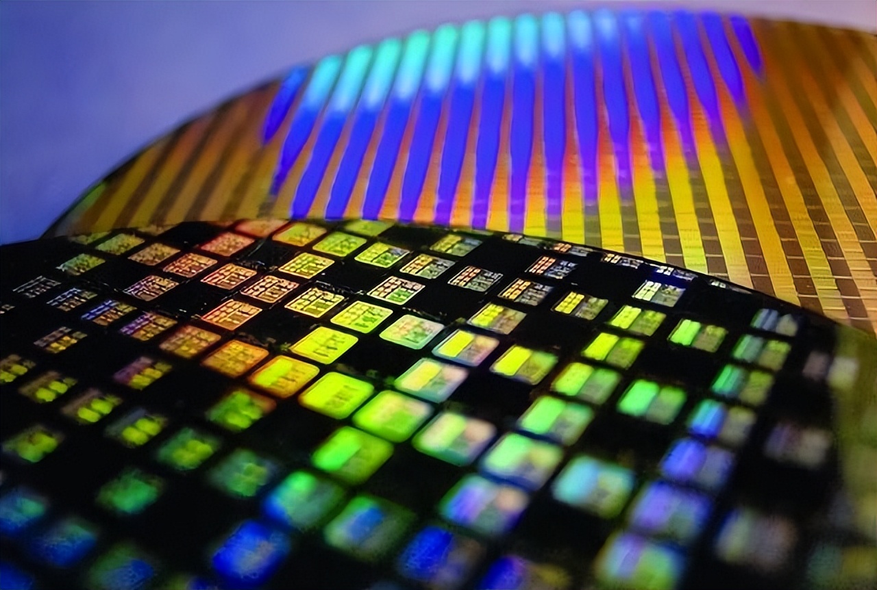 新增820.1亿光刻机订单是哪个,asml加速出货给中国的光刻机