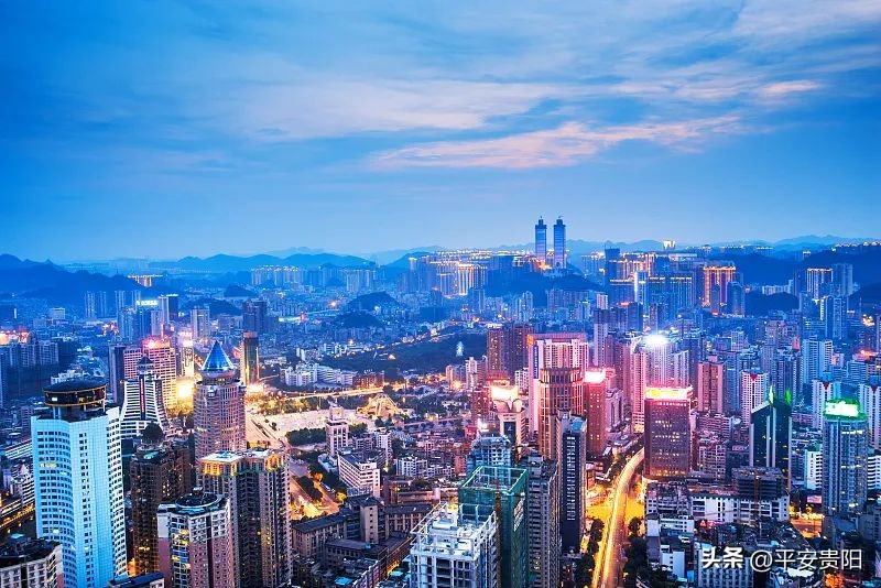 贵阳金融城流光溢彩,点亮夜经济贵阳不打烊