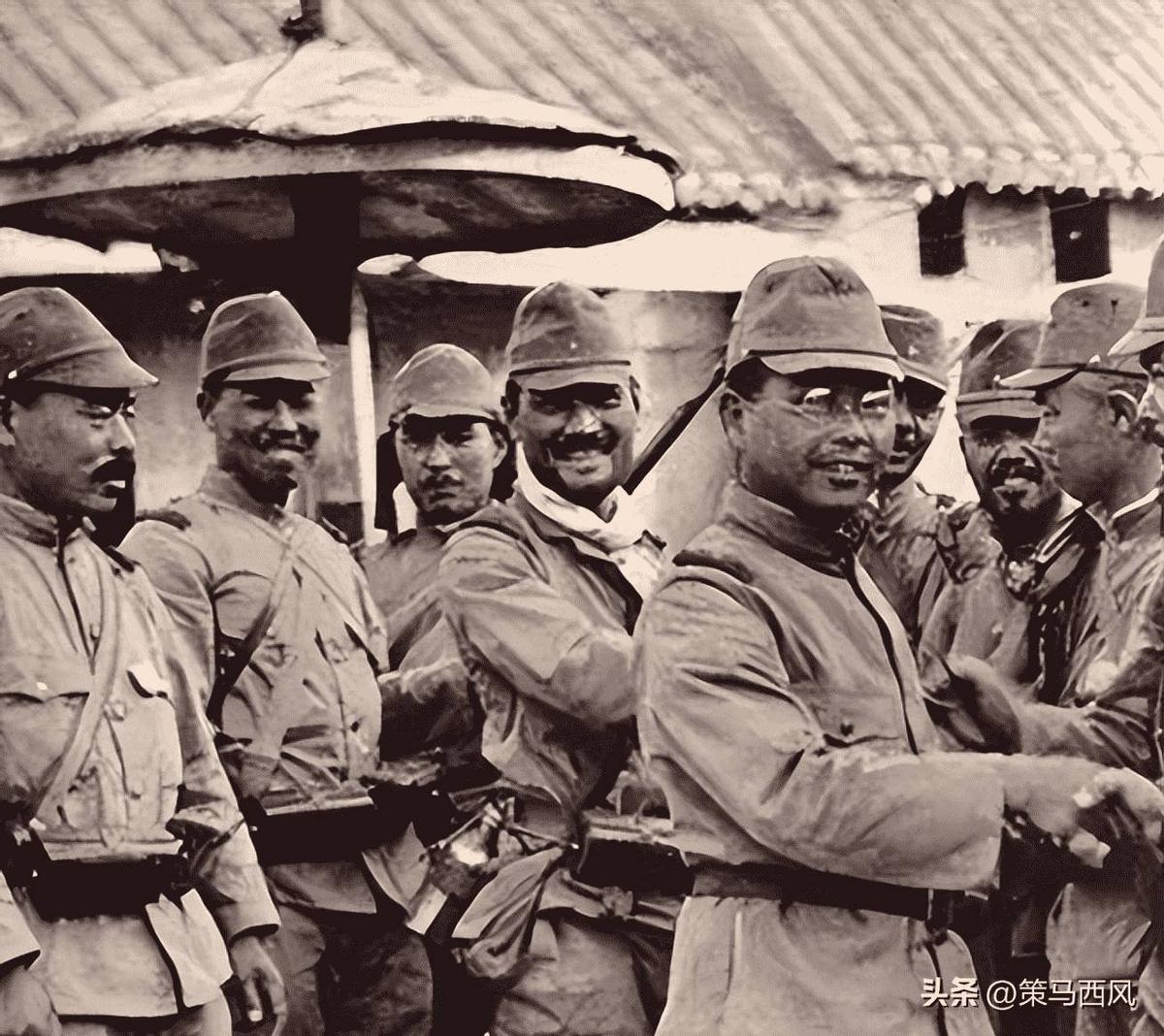 侵华日军*行暴**照片，女子为活命，脱衣服让日本人拍摄，*辱侮**致死