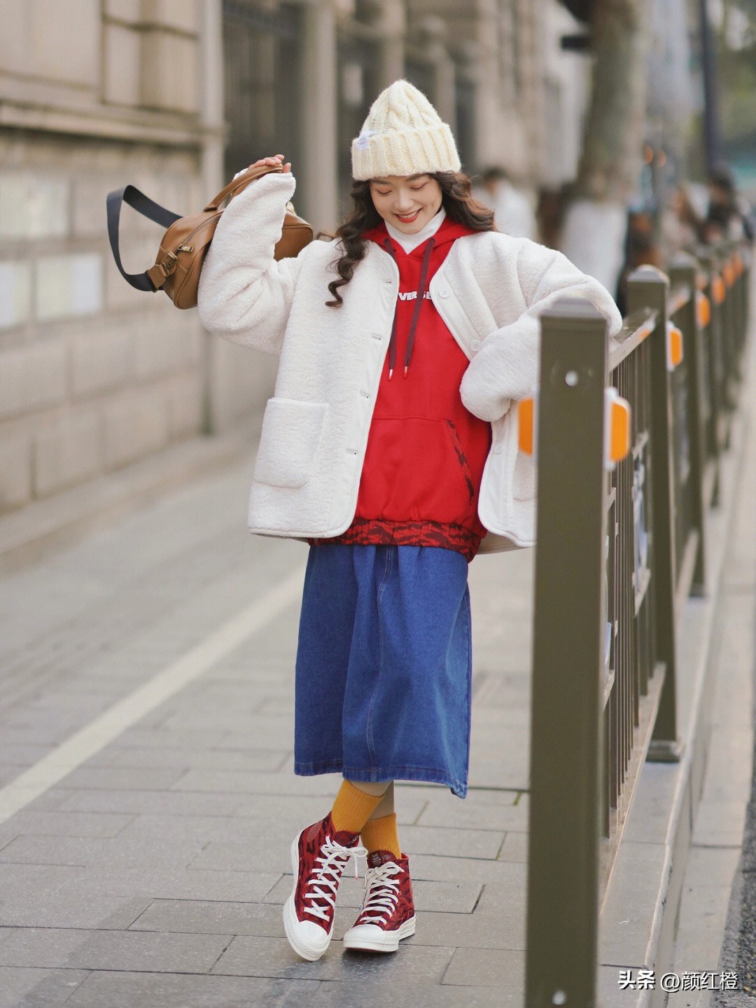 鲨鱼裤搭配长款羽绒服视频,羽绒服鲨鱼裤绝美冬天就该这么穿