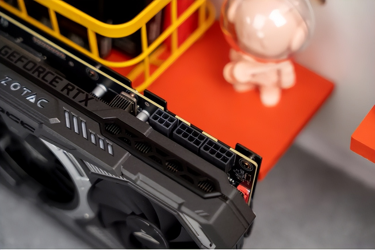 xpg白色机箱,xpg白色和金色