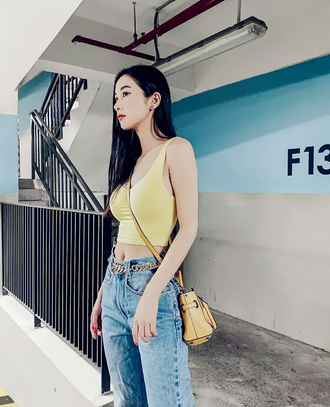 泰国顶级超模，人称“奶茶妹”，冰骨玉肌朦胧美，钟情于白色裙装