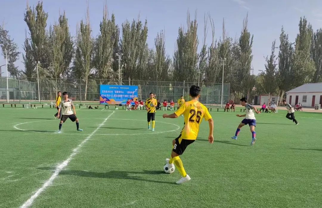 且末县举办2023年返乡大学生和干部职工七人制足球赛