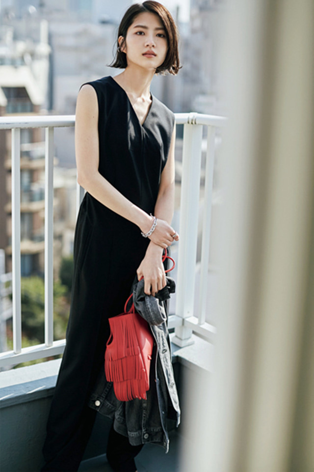 到了仲夏才发现，全身穿黑更适合，优雅冷静还不会显黑