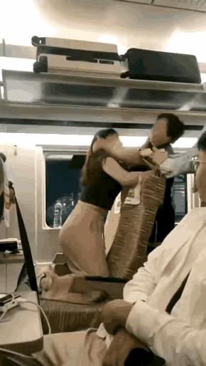 高铁打人事件后续夫妇被开除了吗,高铁打人夫妻开除了吗