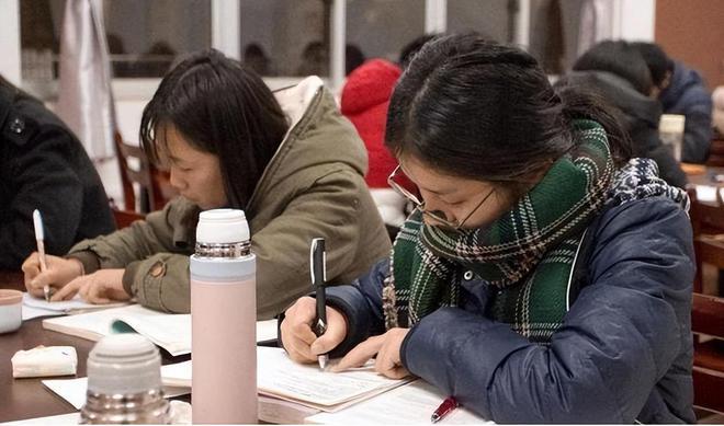 新型啃老孩子不以为然,新型啃老族带孩子啃老