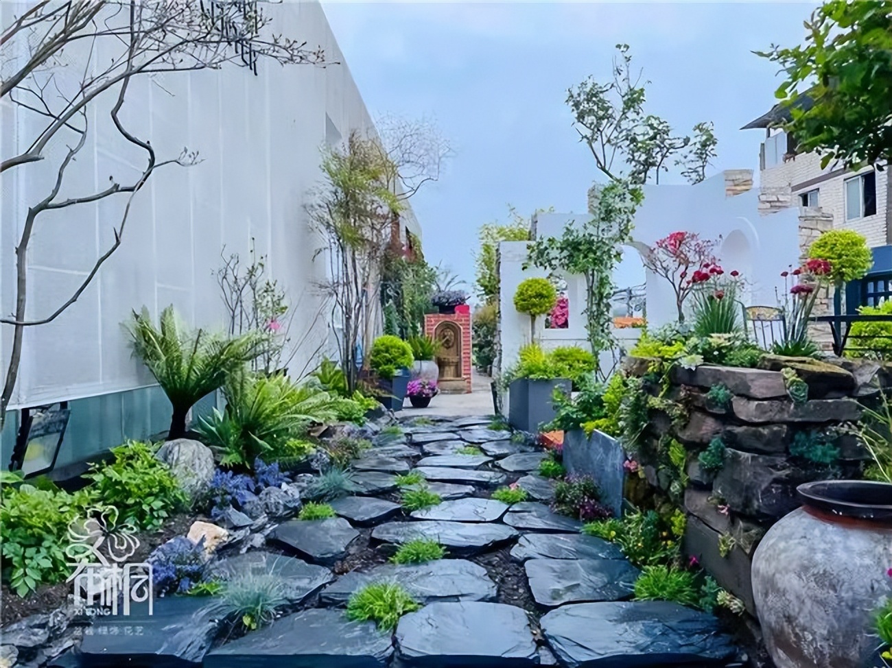 他在花市开了三家“非常规”花店，业绩不凡，成为同行学习的样板