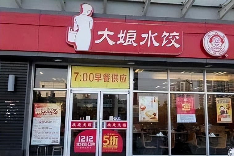 中快餐上市前夜：激烈“三国杀”