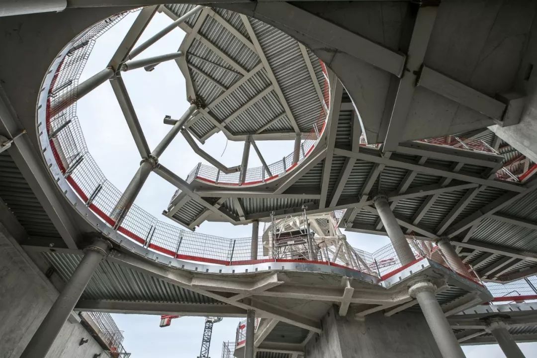 解构主义弗兰克盖里,美国建筑师弗兰克盖里的建筑风格