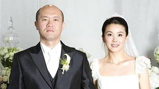 玩弄女明星、割小三子宫、贪污12亿元，韩国前总统一家多疯狂？