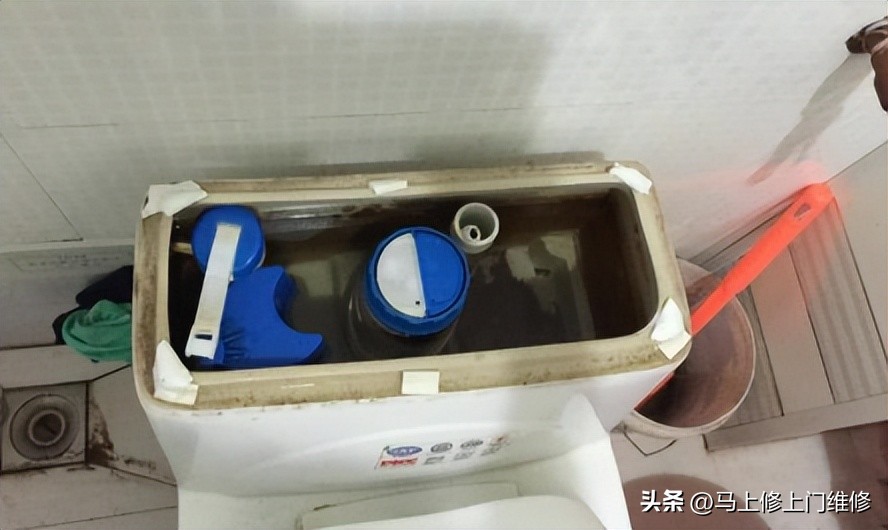 马桶一直放水按键不回弹怎么解决,马桶水箱开关不回弹一直流水