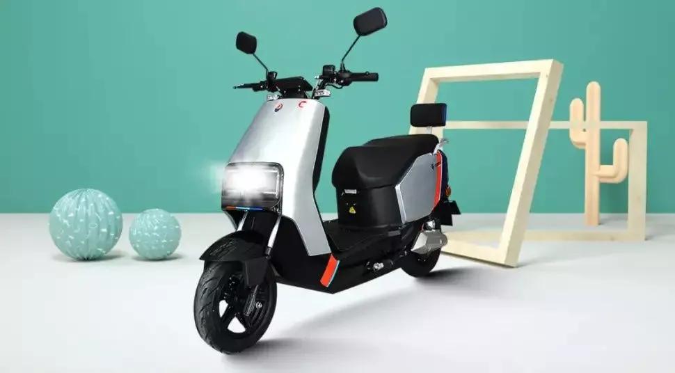 锂电池和铅酸电池冬天哪个续航长,同等容量的铅酸电池和锂电池续航