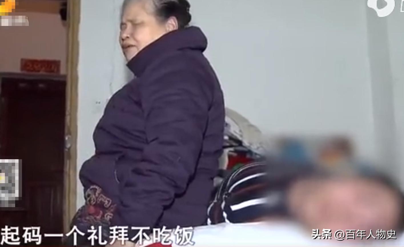 脑瘫男孩被丢给奶奶照顾,13岁孩子瘫痪在床