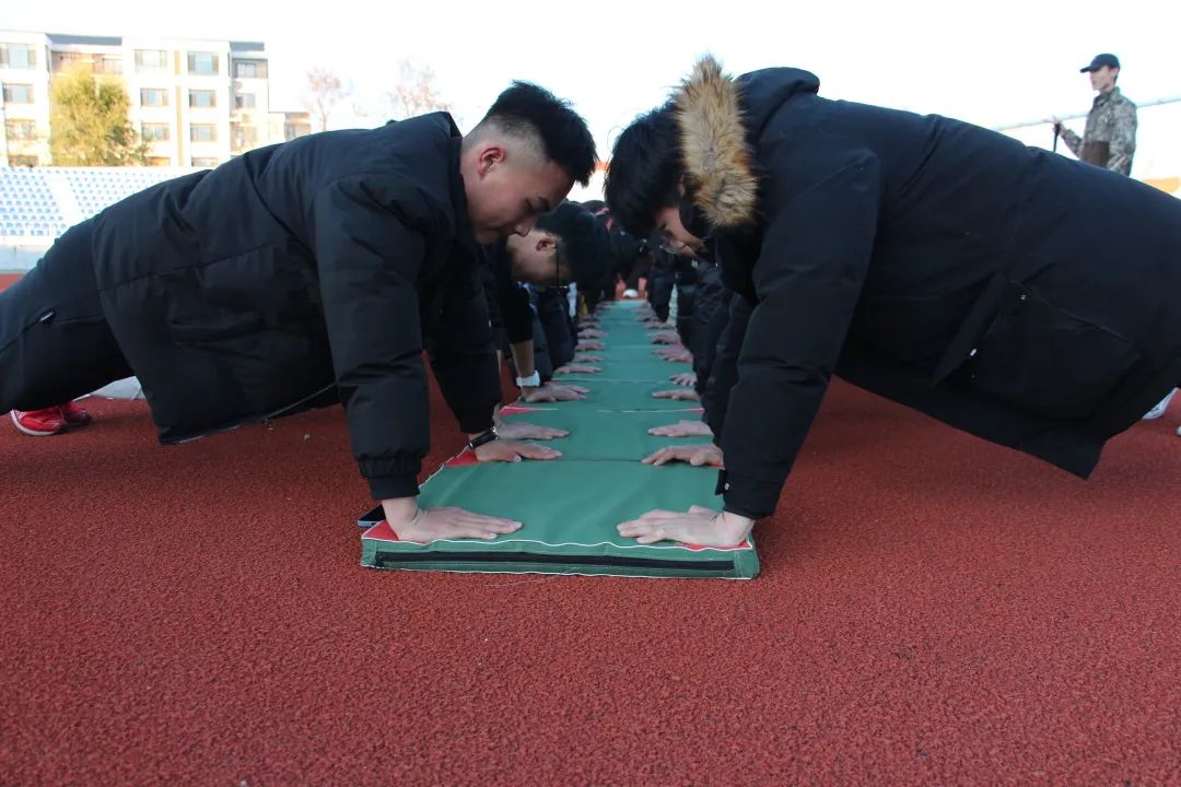 辽财足球场,辽财操场