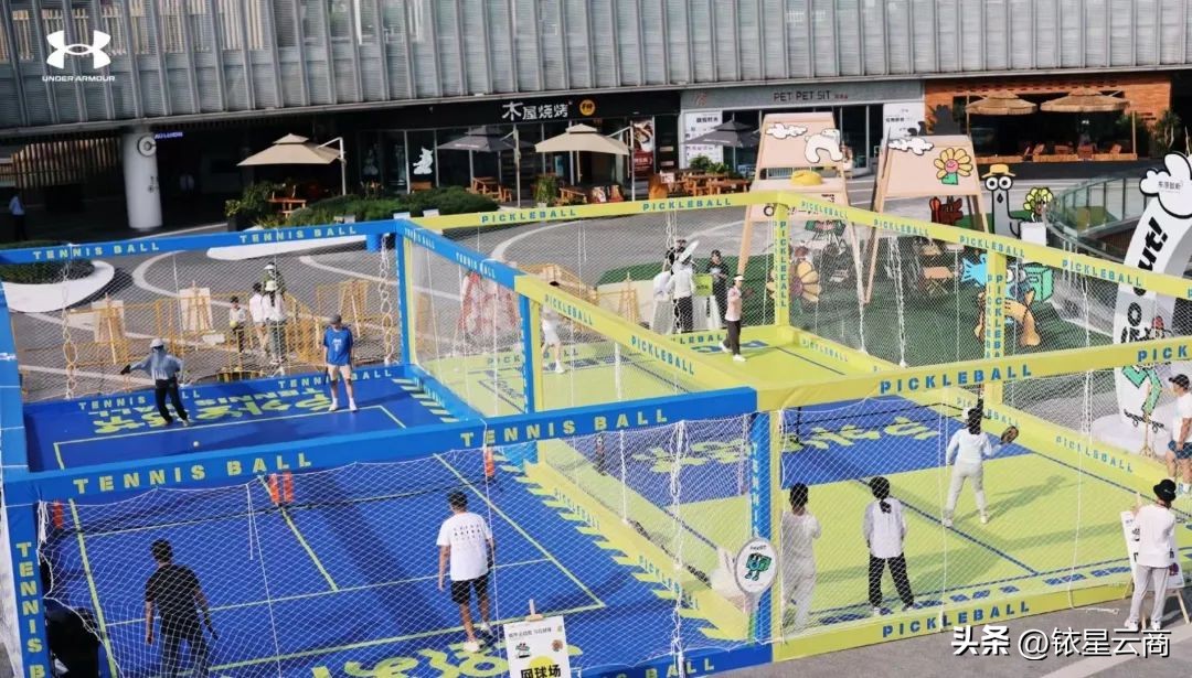 在新潮的商场里挖呀挖呀挖，小小的“匹克球”，掌握流量密码