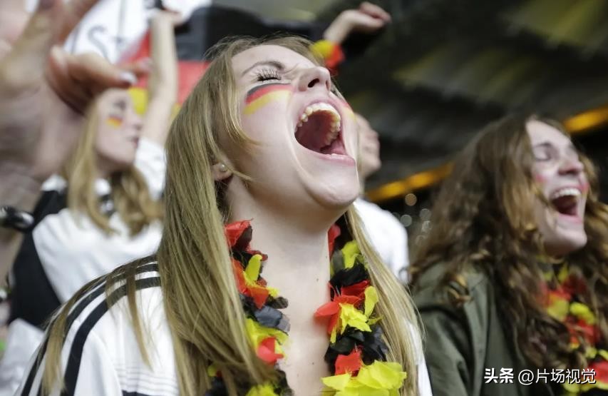 中国球迷的座位被阿根廷球迷占了,中国球迷占座