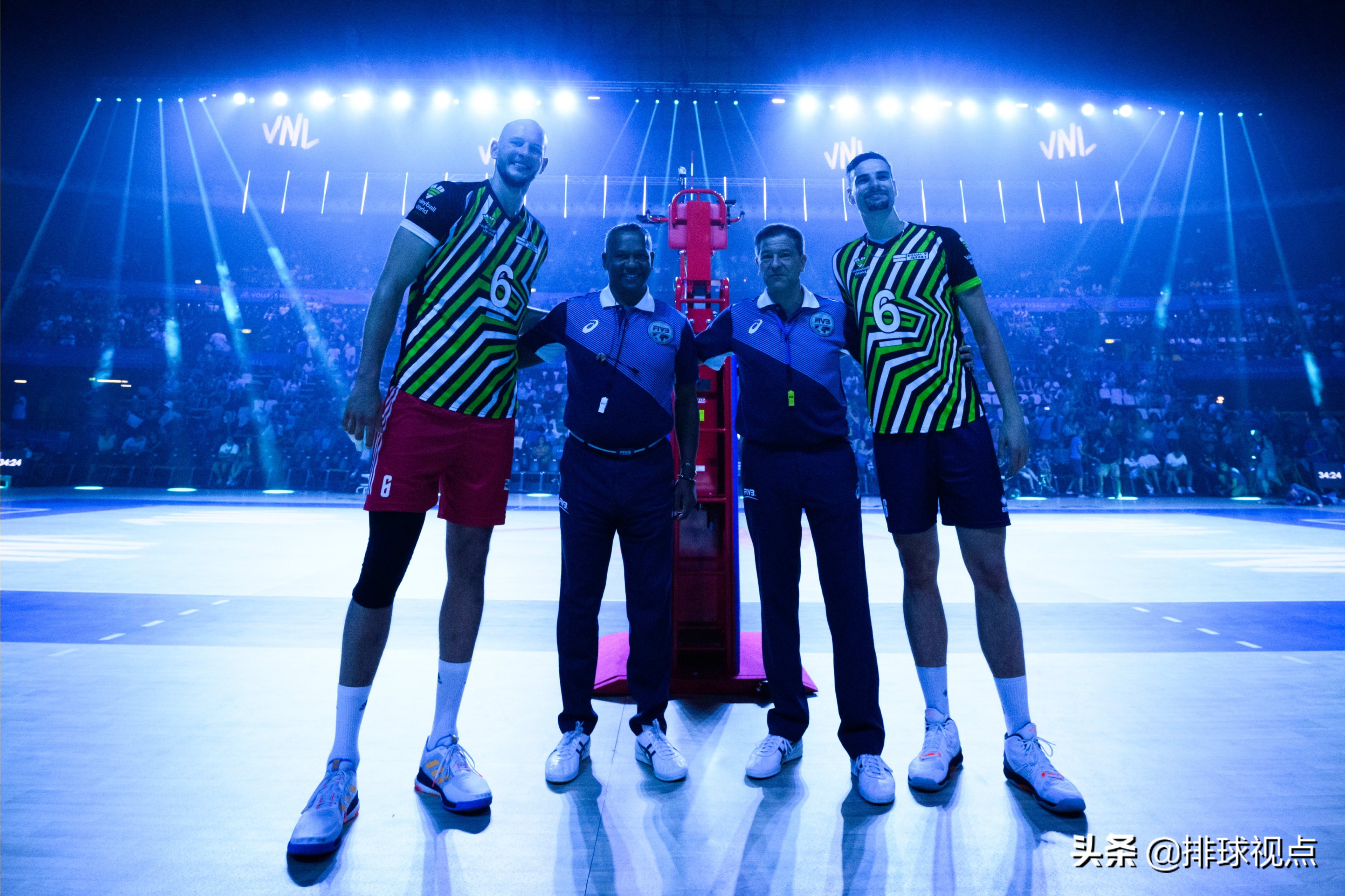 波兰男排圆月弯刀发球,波兰男排比涅克发球