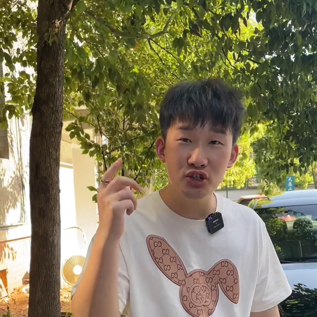 今天拿了两台本田雅阁，公里数少，成色好！喜欢的晚上七点...