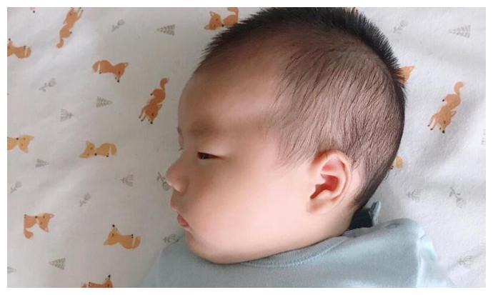 怎么让宝宝的头型睡正有什么方法,宝宝头型两边高低不一样怎么睡
