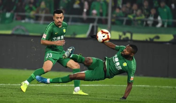 中超足球比赛广州恒大对上海上港,12-13赛季中超比赛用球