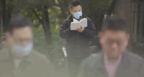 他在夜店和相亲角，读了3年爱情诗：这里最缺爱情