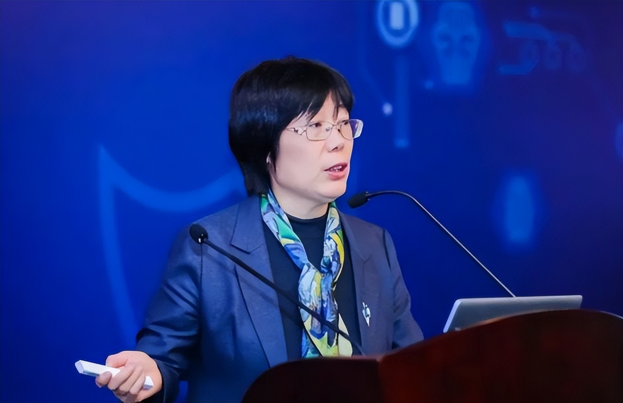 从怀孕到坐月子，她破解美国两大最安全密码，国家授予奖励711万