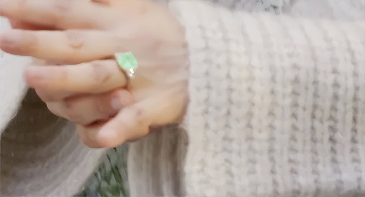 詹妮弗洛佩兹最新礼服,詹妮弗洛佩兹满脸钻石造型