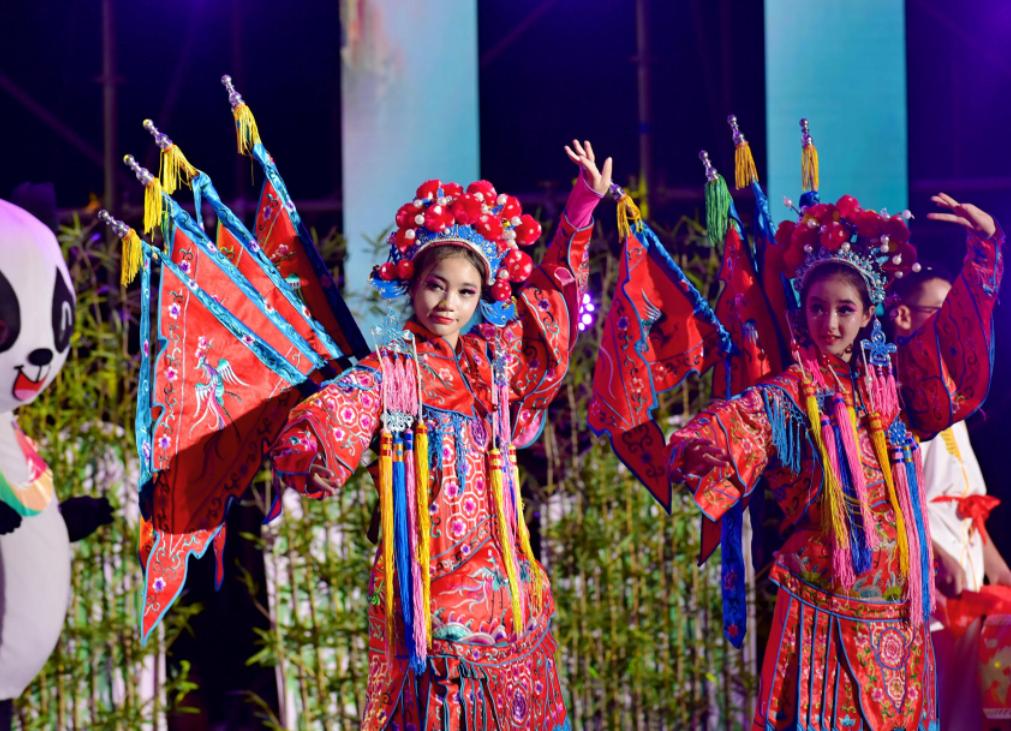 七中、九中捧场！六一汇演，师一学校，办出“五朵私花”独有味道