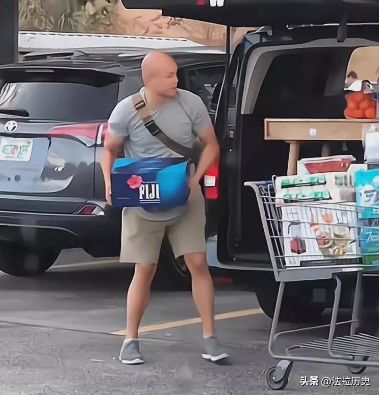 乐嘉买矿泉水,乐嘉在美国捡破烂