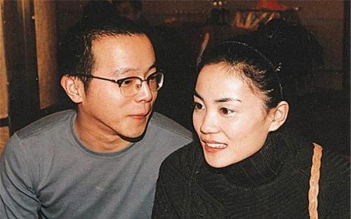 王菲和谢霆锋谈恋爱时候的年龄,王菲谢霆锋分别年龄