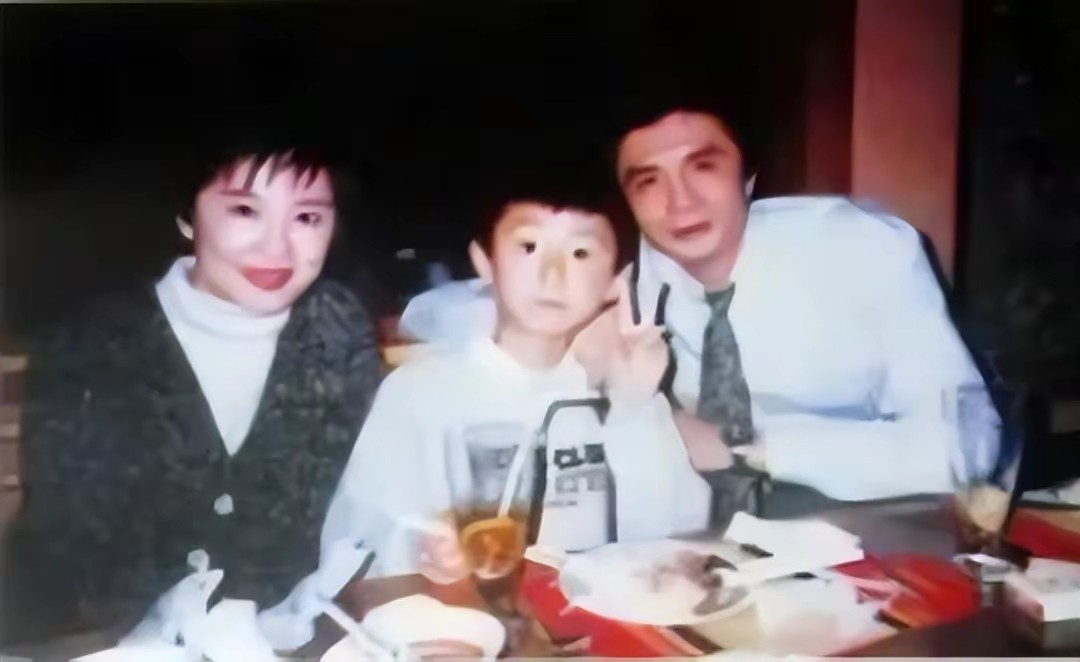 张瑜汪嘉伟合影,汪嘉伟曾和演员张瑜结婚了吗