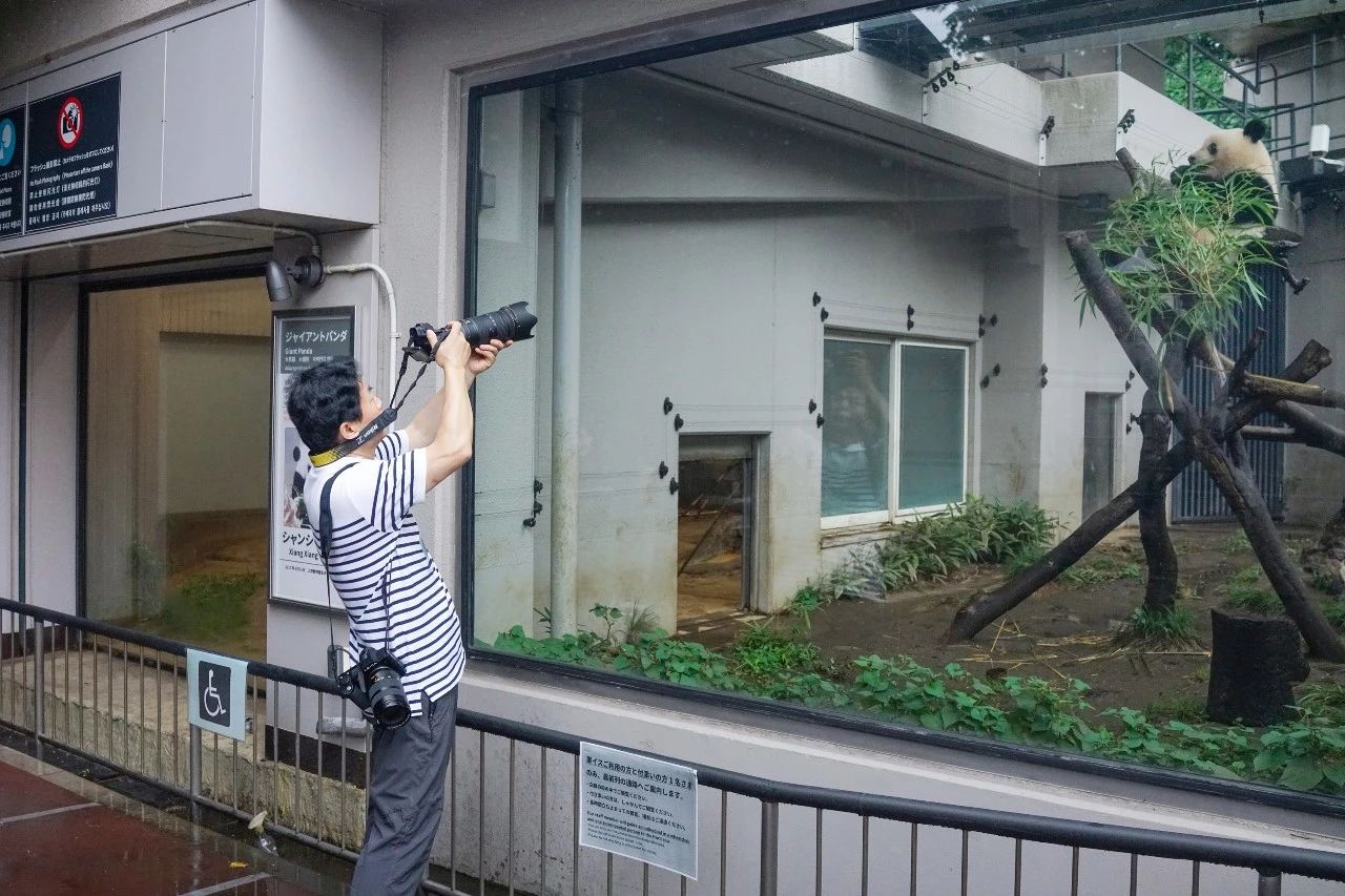 8个小时，他为“香香”按下了2000多次快门