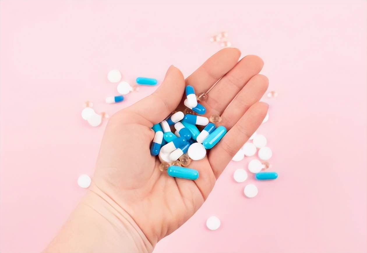 女性二十几岁白头发是什么原因,白头发严重增多怎么调理女性