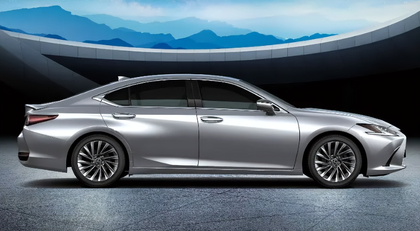 新款雷克萨斯ES上市，变相官方加价数千！销量狂跌的痛忘了？