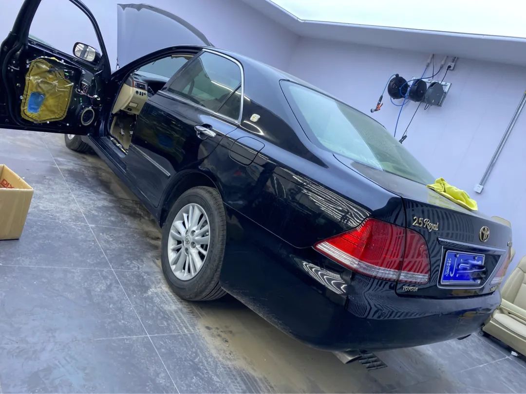 老皇冠全车翻新整备50000元,12代皇冠二手翻新要多少钱