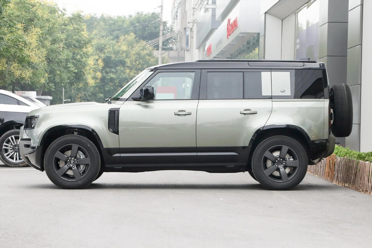 路虎卫士丐版越野能力,硬派越野舒适豪华路虎卫士