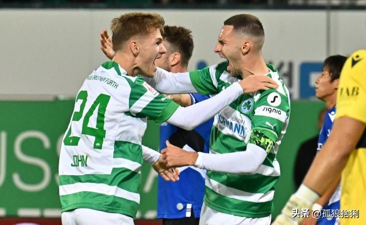 德乙积分榜：汉堡终结三连败菲尔特换帅首胜雷根斯堡0-3罗斯托克