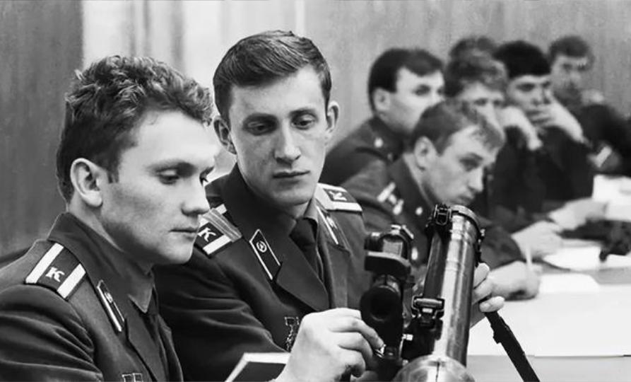 农民捡到响尾蛇导弹,1985年浙江农民捡到一枚响尾弹