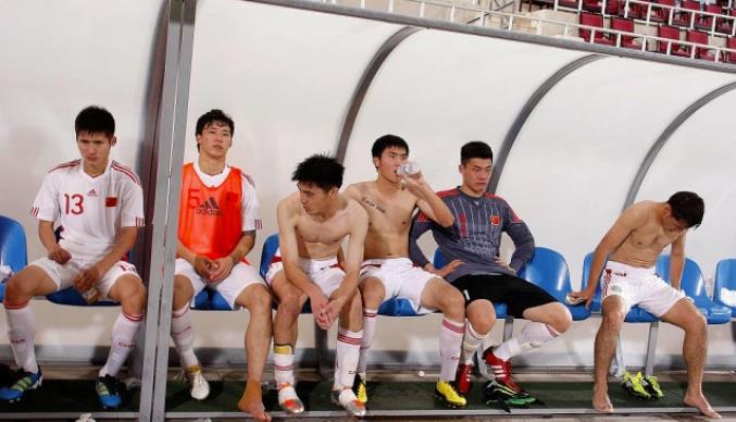 国足训练结束,国足首训时间超过90分钟