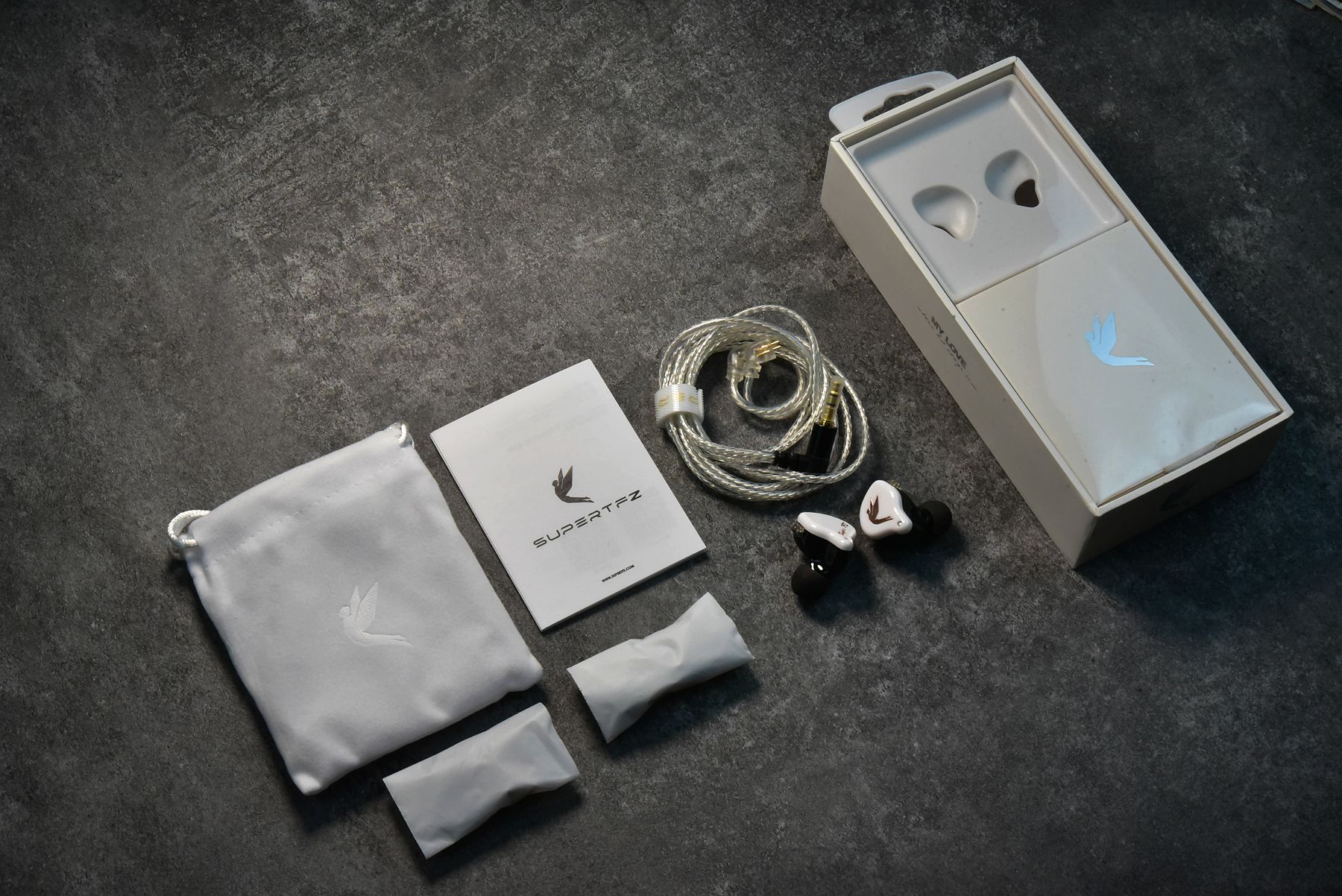 用149元的耳机对比苹果手机配塞，便知国产HiFi耳机的优势所在