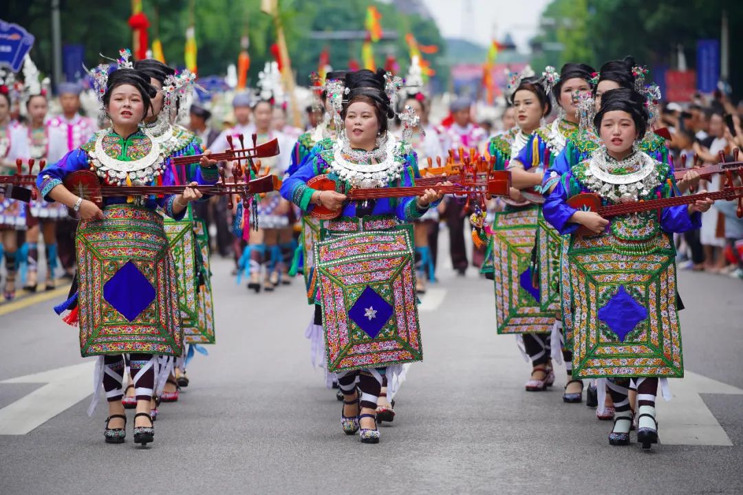 超震撼走秀场面,村超民族走秀完整版