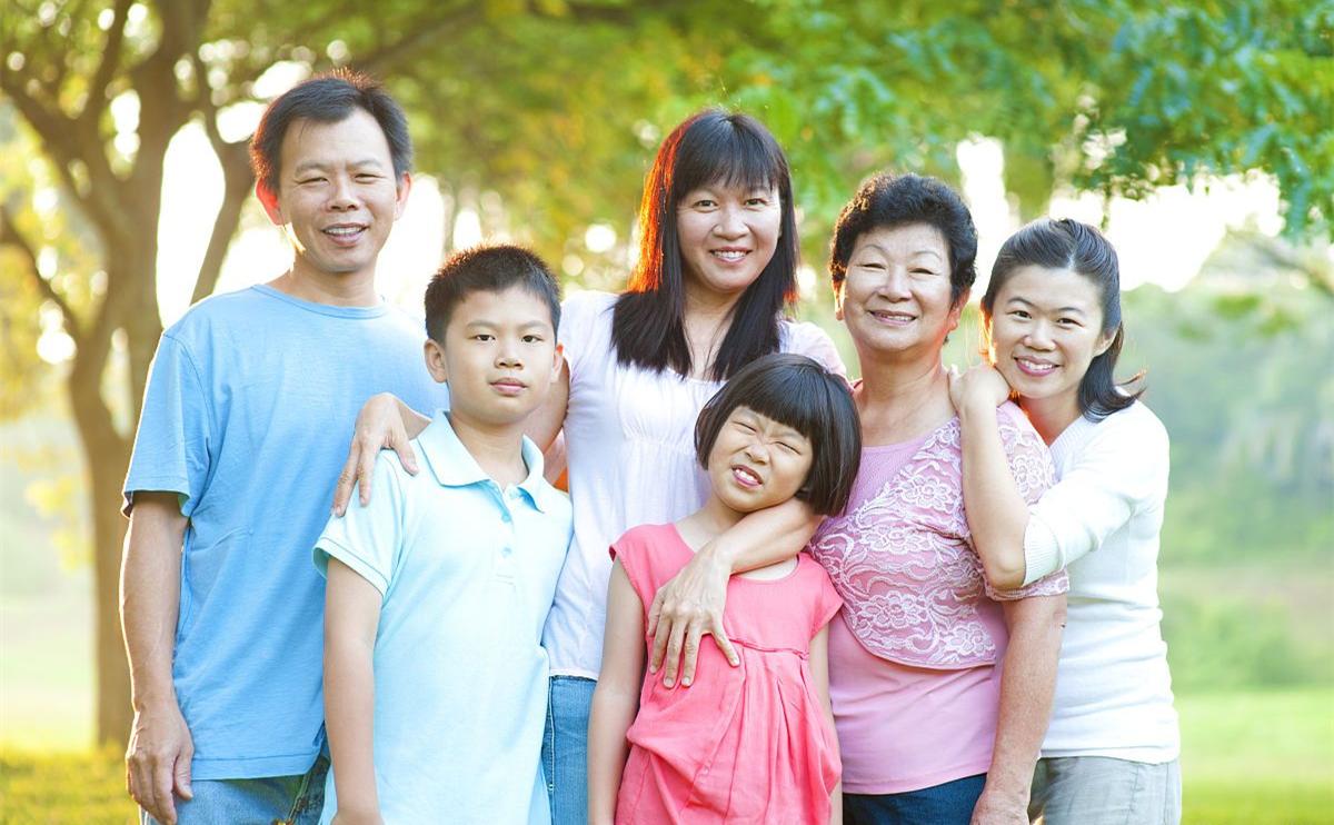 那年，我硬生生的被一个女生灌醉，第二天醒来发现躺在她的床上