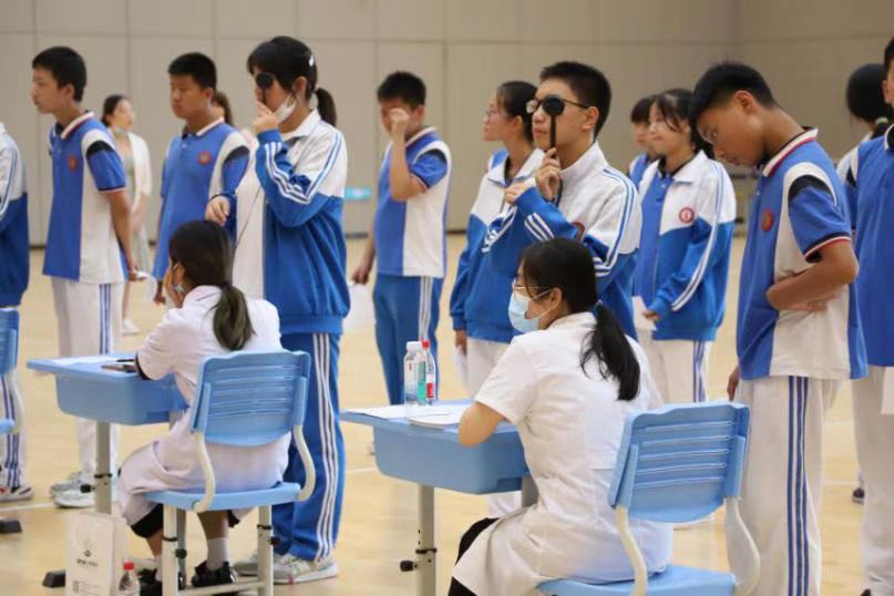 西安高新第四完全中学和第一学校,西安高新区第四完全中学